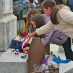 Monument aux morts le 11 novembre 2023